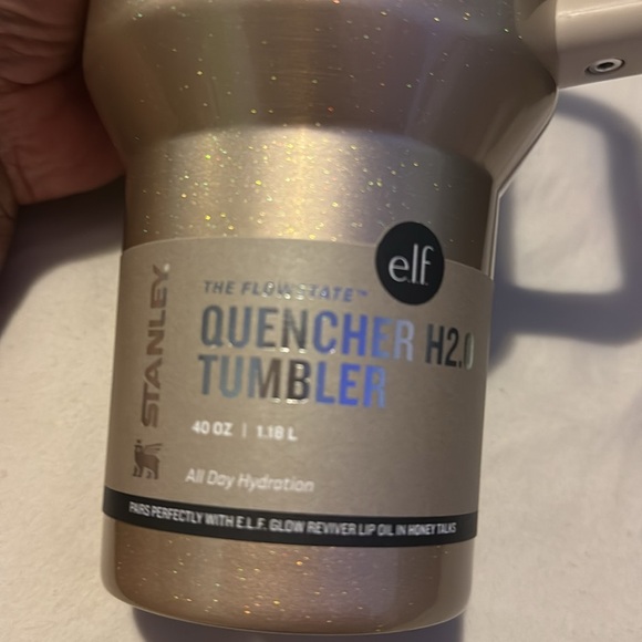 Stanley Cup 40oz - Picture 2 of 6